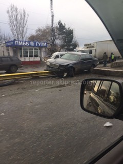 На трассе Бишкек—Кара-Балта возле поста патрульной милиции произошло ДТП <i>(фото)</i>
