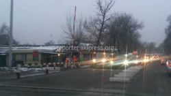 На ул.Кулиева перед ЖД переездом образовалась пробка <i>(фото, видео)</i>