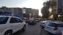 Фото — Город стоит. Пробки в Бишкеке
