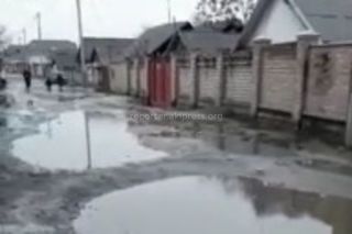 Отрезок ул.Орозова в Бишкеке находится в плохом состоянии (видео)