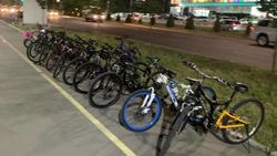 Арендаторы велосипедов заняли всю велодорожку на Южной магистрали, - горожанин. Фото