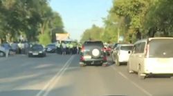 На ул.Горького сбили сотрудника патрульной милиции. Видео