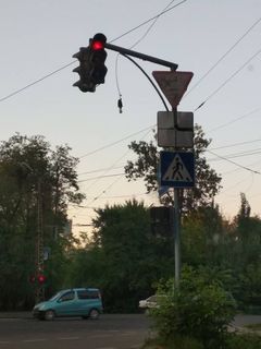 На светофоре на перекрестке Московская-Фучика висит лампочка. Для чего?