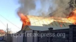 Как горел дом в Ясенском переулке столицы. Видео и фото
