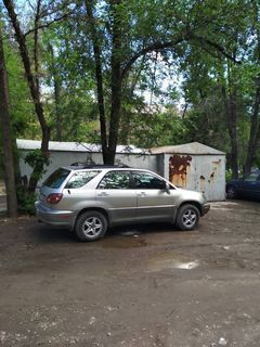 Посреди двора на улице Кольбаева установили гаражи (фото)