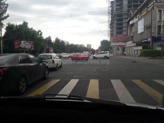 Бишкекчанин просит продлить время мигания зеленого света светофора на Абдрахманова-Фрунзе