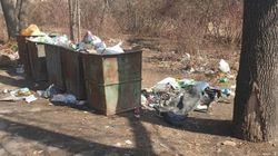 Бишкекчанин жалуется на мусор в парке Ататюрка. Фото
