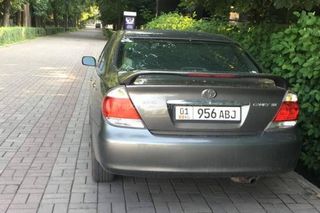 «Доска позора»: Водитель «Тойоты» сделал Дубовый парк своей парковкой <i>(фото)</i>
