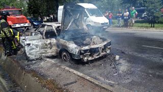 Видео, фото — В Бишкеке сгорела машина