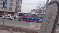 В Лебединовке троллейбус №2 врезался в машину Bi Taxi. Фото Алекса
