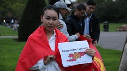 Представители кыргызской диаспоры в Лондоне провели мирный митинг