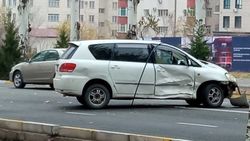 На Айтматова столкнулись две машины. Фото
