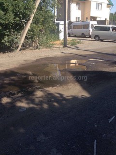 На улице Ибраимова через месяц после ямочного ремонта образовались ямы, - читатель <i>(фото) </i>
