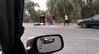 На дороге, ведущей в аэропорт «Манас», произошло ДТП, сбит пешеход <i>(видео)</i>