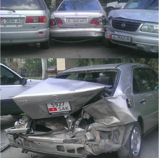 На ул.Токомбаева в мкр Асанбай водитель протаранил 4 припаркованные авто (фото)