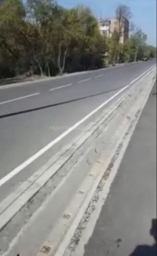 Бишкекчанин просит довести ремонт дороги в 5 мкр до конца (видео)