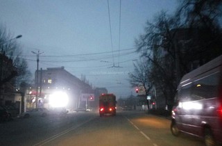 Рекламные экраны в Бишкеке слишком яркие и ослепляют водителей, - читатель (фото)