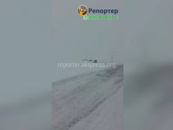 В Кочкорском районе грузовые авто встали из-за гололеда