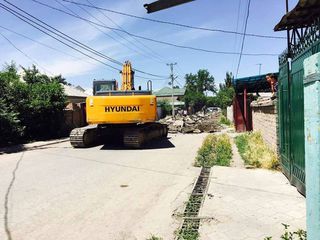 Жители ул.Шушутюбе в Бишкеке жалуются на медленную работу дорожников (фото)