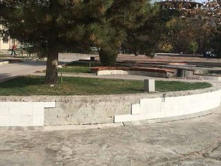 Читатель жалуется на некачественное благоустройство территории на Аллее молодежи в Бишкеке (фото)