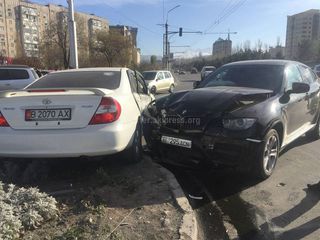 На Токомбаева – Жукеева-Пудовкина столкнулись Toyota Camry и BMW X6 <i>(фото)</i>
