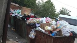 В Бишкеке на улице Каховская дом №37 двор превратили в мусорную свалку (фото)