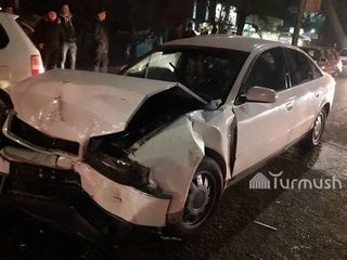 В Бишкеке столкнулись 4 автомобиля <i>(фото, видео)</i>