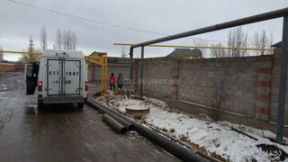 ‬Законно ли установили арку ограничения для машин в жилмассиве Киргизия-1? - житель