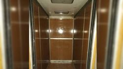 В Чуйской областной больнице не работает лифт (фото)