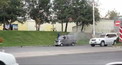 Под мостом по ул.Ибраимова дымилась машина <i>(видео)</i>