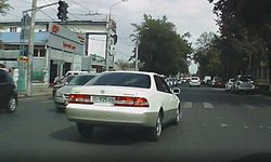 На Жибек Жолу водитель «Тойоты» с госномером 01KG 925 ABN выехал на встречную полосу (видео)