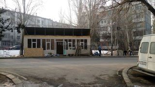 Законно ли установлен павильон на участке ул.Айтиева в Бишкеке? - читатель (фото)