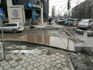 Бишкекчанин просит обратить внимание на плохое состояние ул.Чокморова (фото)