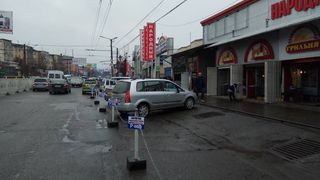 Законно ли ограждена парковка на проспекте Масалиева в городе Ош? - житель (фото)