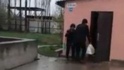 Жители села Мыкан купили нуждающимся семьям продукты. Видео