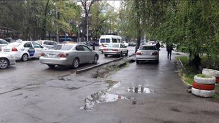Горожанин просит таксистов не парковаться на Чуй-Исанова в Бишкеке (фото)