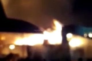 Видео — У въезда в город Ош горят несколько магазинов