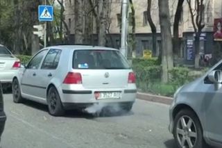 Почему в Бишкеке не штрафуют водителей автомашин, которые сильно дымят?