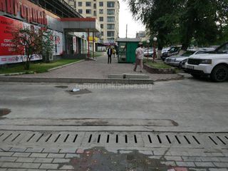 «Бишкекасфальтсервис» уберет бордюры старого тротуара на ул.Токтогула сегодня