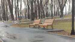 В парке Тулебердиева все еще нет урн. Фото горожанина