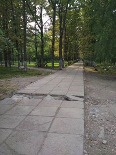 Когда в парке на Ахунбаева-Байтик Баатыра отремонтируют тротуар?