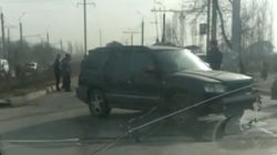 В Ак-Орго произошло ДТП с участием двух машин. Видео с места аварии