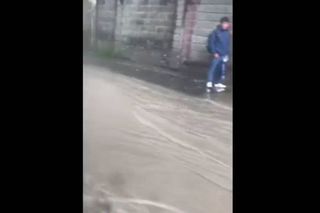 Видео — После ливня затопило улицу Кривоносова в районе БНИЦТО