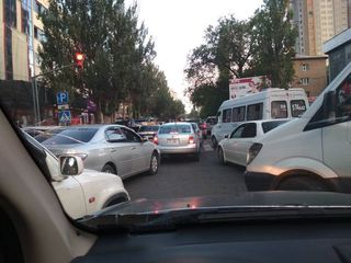 На пересечении Исанова-Чуй регулярно наблюдаются пробки