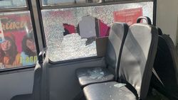 В Бишкеке ездит троллейбус с разбитым окном. Фото