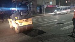 «Бишкекасфальтсервис» сделал ямочный ремонт на Киевской после жалобы водителя. Фото