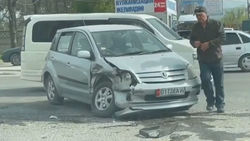 На Ахунбаева произошла авария с участием «Тойоты». Видео и фото