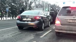 ДТП с участием трех машин на Айтматова-Ахунбаева. Видео