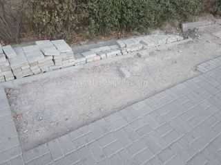 Тротуар на участке улицы Тыныстанова недоделали (фото)