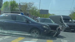 На Чуй-Карпинке столкнулись два Lexus RX350. Видео с места аварии